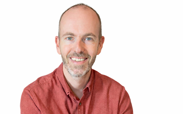 John Brenne: Gode kulturer bygges ikke i planer, men i små øyeblikk der ansatte støtter hverandre før utfordringer vokser. (Foto: privat) John Brenne: Gode kulturer bygges ikke i planer, men i små øyeblikk der ansatte støtter hverandre før utfordringer vokser. (Foto: privat)