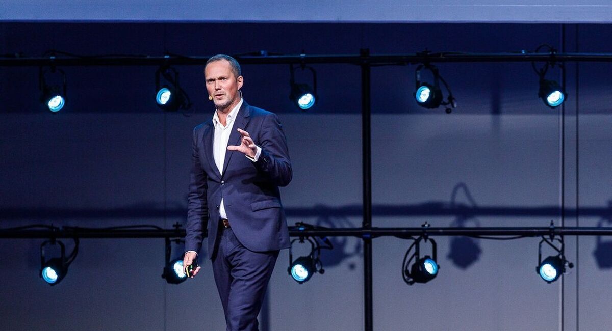 Knut Skeie Solberg inspirerer ledere til å se menneskene bak rollene – og gjøre sosial bærekraft til praksis, ikke bare rapportering. (Foto: Frederick Kihle)