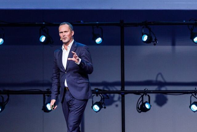 Knut Skeie Solberg inspirerer ledere til å se menneskene bak rollene – og gjøre sosial bærekraft til praksis, ikke bare rapportering. (Foto: Frederick Kihle)