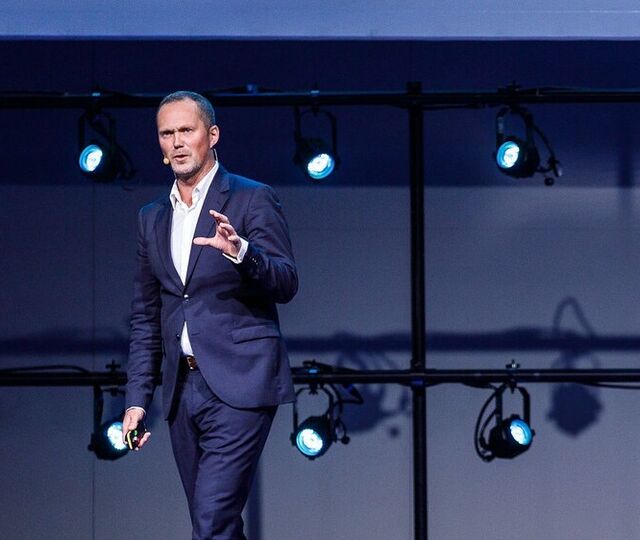 Knut Skeie Solberg inspirerer ledere til å se menneskene bak rollene – og gjøre sosial bærekraft til praksis, ikke bare rapportering. (Foto: Frederick Kihle) Knut Skeie Solberg inspirerer ledere til å se menneskene bak rollene – og gjøre sosial bærekraft til praksis, ikke bare rapportering. (Foto: Frederick Kihle)