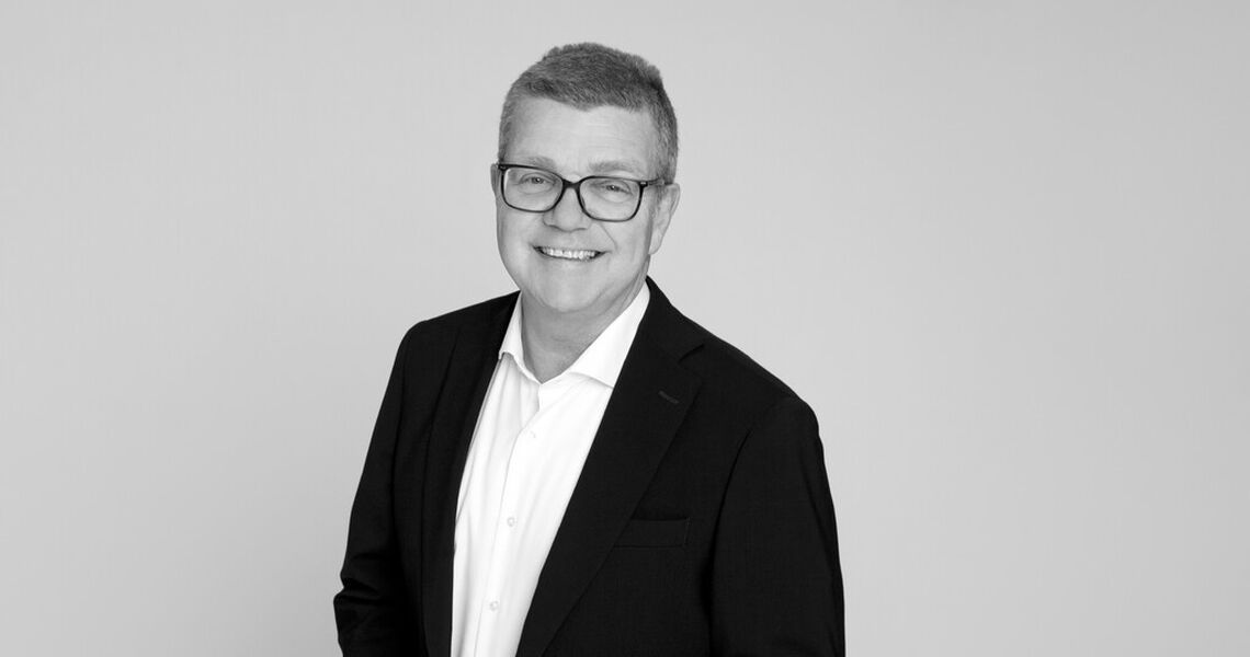 Ledere som lykkes i usikkerhet, bygger trygghet gjennom tydelighet, involvering og kommunikasjon, ikke gjennom kontroll. (Foto: Studio Elisenberg)