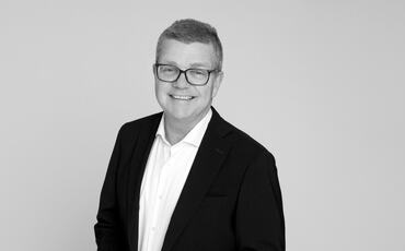 Ledere som lykkes i usikkerhet, bygger trygghet gjennom tydelighet, involvering og kommunikasjon, ikke gjennom kontroll. (Foto: Studio Elisenberg)