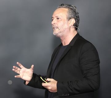 Terence Mauri: I en tid der alt endrer seg raskere enn planene våre, blir nøling den største risikoen. Ledere som våger å handle før alt er klart, bygger læringskraft, tempo og tillit,og gjør risiko til en kilde til fornyelse. Terence Mauri: I en tid der alt endrer seg raskere enn planene våre, blir nøling den største risikoen. Ledere som våger å handle før alt er klart, bygger læringskraft, tempo og tillit,og gjør risiko til en kilde til fornyelse.