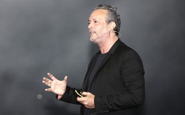 Terence Mauri: I en tid der alt endrer seg raskere enn planene våre, blir nøling den største risikoen. Ledere som våger å handle før alt er klart, bygger læringskraft, tempo og tillit,og gjør risiko til en kilde til fornyelse.