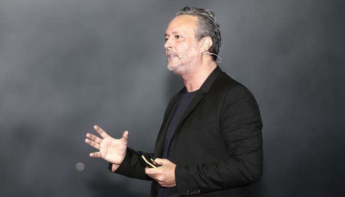 Terence Mauri: I en tid der alt endrer seg raskere enn planene våre, blir nøling den største risikoen. Ledere som våger å handle før alt er klart, bygger læringskraft, tempo og tillit,og gjør risiko til en kilde til fornyelse.