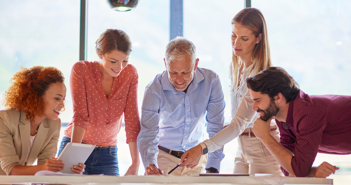 Presiseringen av arbeidsmiljøloven i 2026 handler ikke om nye krav, men om tydeligere ansvar, og om hvordan ledergruppens beslutninger faktisk former det psykososiale arbeidsmiljøet i praksis. (Foto: Istock.com)