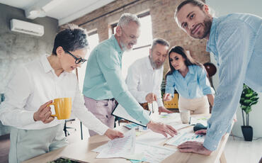 Når forståelsen er på plass, avgjøres ledelse i praksis. Del 8 B handler om valgene ledergruppen tar når press, prioriteringer og ansvar kolliderer – og konsekvensene disse valgene får nedover i organisasjonen. (Foto: istock.com) Når forståelsen er på plass, avgjøres ledelse i praksis. Del 8 B handler om valgene ledergruppen tar når press, prioriteringer og ansvar kolliderer – og konsekvensene disse valgene får nedover i organisasjonen. (Foto: istock.com)