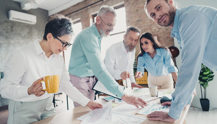 Når forståelsen er på plass, avgjøres ledelse i praksis. Del 8 B handler om valgene ledergruppen tar når press, prioriteringer og ansvar kolliderer – og konsekvensene disse valgene får nedover i organisasjonen. (Foto: istock.com)