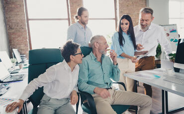 Når læring blir styring, holder ledergruppen kursen over tid. Del 8 C viser hvordan psykososialt arbeidsmiljø kan følges opp jevnlig, tydelig og lederdrevet, uten mer byråkrati. (Foto: Istock.com)