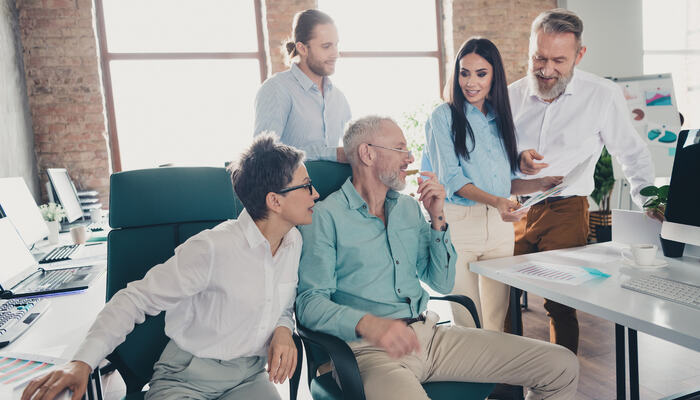 Når læring blir styring, holder ledergruppen kursen over tid. Del 8 C viser hvordan psykososialt arbeidsmiljø kan følges opp jevnlig, tydelig og lederdrevet, uten mer byråkrati. (Foto: Istock.com)