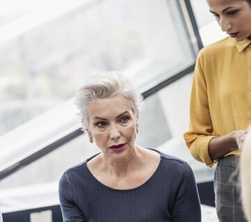 Før mennesker opplever trygghet, når ikke logikken frem. Denne saken viser hvorfor ledere må forstå hjernen før de ber om endring. (Foto: Istock.com) Før mennesker opplever trygghet, når ikke logikken frem. Denne saken viser hvorfor ledere må forstå hjernen før de ber om endring. (Foto: Istock.com)