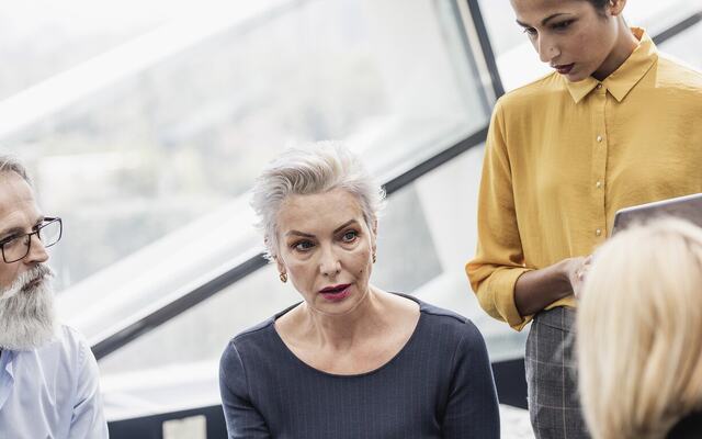 Før mennesker opplever trygghet, når ikke logikken frem. Denne saken viser hvorfor ledere må forstå hjernen før de ber om endring. (Foto: Istock.com)