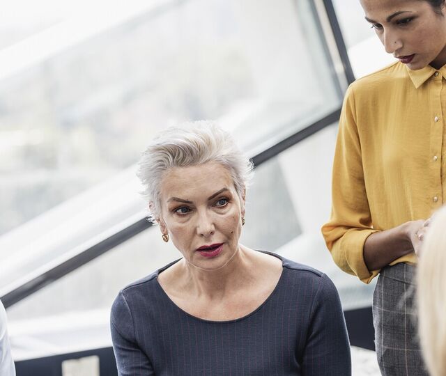 Før mennesker opplever trygghet, når ikke logikken frem. Denne saken viser hvorfor ledere må forstå hjernen før de ber om endring. (Foto: Istock.com)