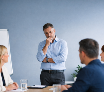 Kultur utvikles ikke i møterommet alene – men i de små øyeblikkene ledere velger å gripe. Kultur utvikles ikke i møterommet alene – men i de små øyeblikkene ledere velger å gripe.