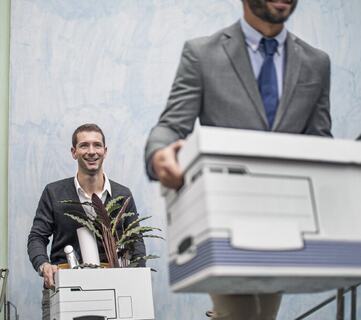 Når mennesker forsvinner eller kommer til, endres mer enn bemanning, tillit, roller og samspill settes i spill. Overganger som ledes bevisst kan bygge kultur, mens de som overlates til tilfeldigheter, skaper uro og tap av energi. (Foto: Istock.com) Når mennesker forsvinner eller kommer til, endres mer enn bemanning, tillit, roller og samspill settes i spill. Overganger som ledes bevisst kan bygge kultur, mens de som overlates til tilfeldigheter, skaper uro og tap av energi. (Foto: Istock.com)