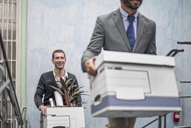 Når mennesker forsvinner eller kommer til, endres mer enn bemanning, tillit, roller og samspill settes i spill. Overganger som ledes bevisst kan bygge kultur, mens de som overlates til tilfeldigheter, skaper uro og tap av energi. (Foto: Istock.com) Når mennesker forsvinner eller kommer til, endres mer enn bemanning, tillit, roller og samspill settes i spill. Overganger som ledes bevisst kan bygge kultur, mens de som overlates til tilfeldigheter, skaper uro og tap av energi. (Foto: Istock.com)