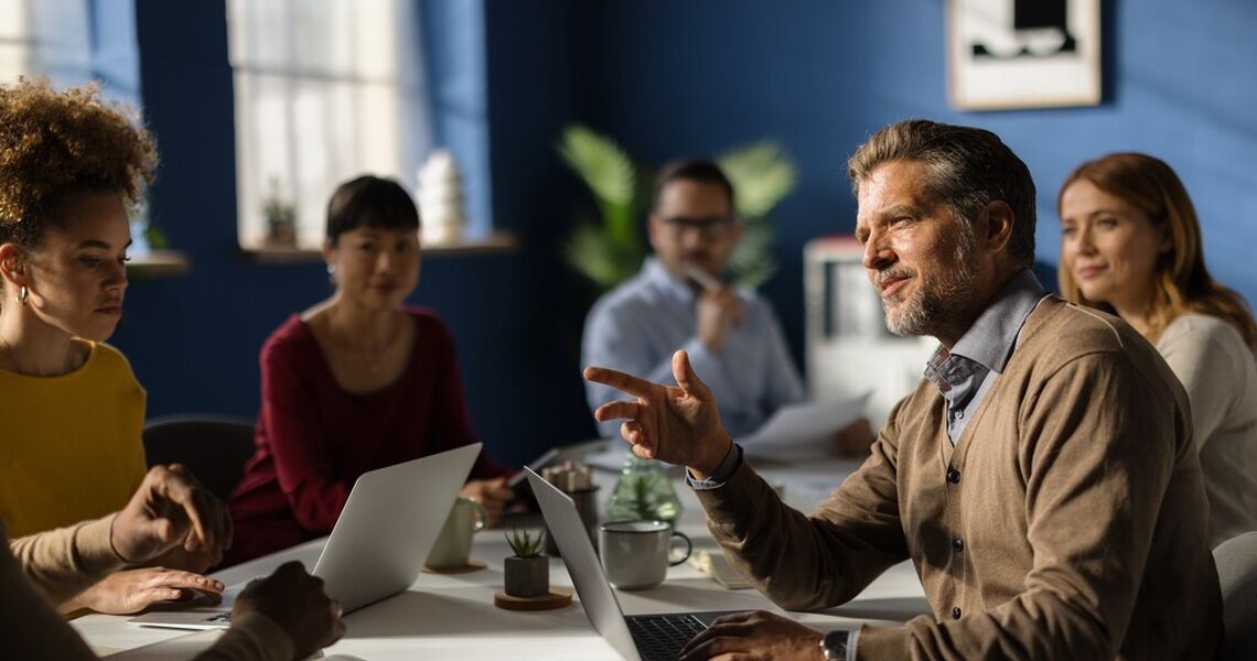 Når ledere aldri kobler av, svekkes oppmerksomheten i det stille – og med den kvaliteten på beslutningene som tas. (Foto: Istock.com)