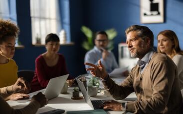 Når ledere aldri kobler av, svekkes oppmerksomheten i det stille – og med den kvaliteten på beslutningene som tas. (Foto: Istock.com) Når ledere aldri kobler av, svekkes oppmerksomheten i det stille – og med den kvaliteten på beslutningene som tas. (Foto: Istock.com)