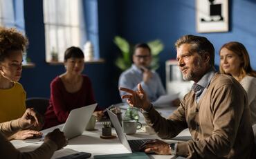 Når ledere aldri kobler av, svekkes oppmerksomheten i det stille – og med den kvaliteten på beslutningene som tas. (Foto: Istock.com) Når ledere aldri kobler av, svekkes oppmerksomheten i det stille – og med den kvaliteten på beslutningene som tas. (Foto: Istock.com)
