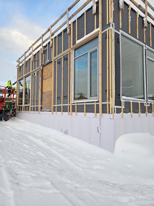 På bilde: Sydvendt hjørne av bygget