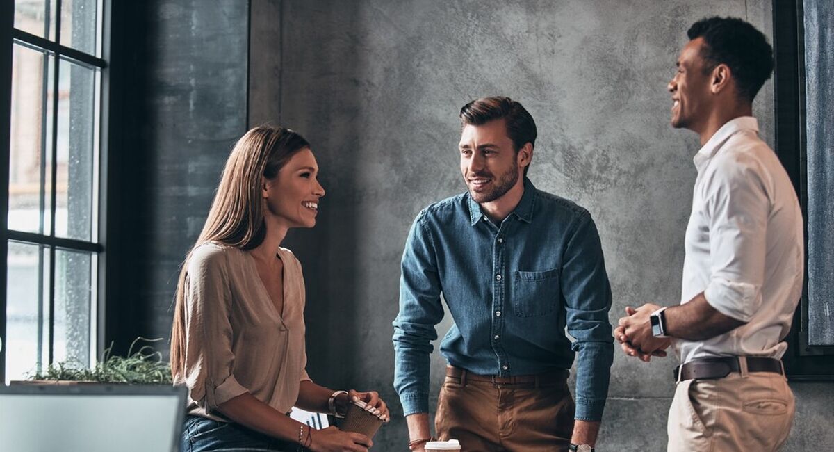1.	Engasjement bygges i arbeidshverdagen,  ikke i pauserommet. Når jobben gir mening og mestring, tåler mennesker mer press. (Foto: Istock.com)