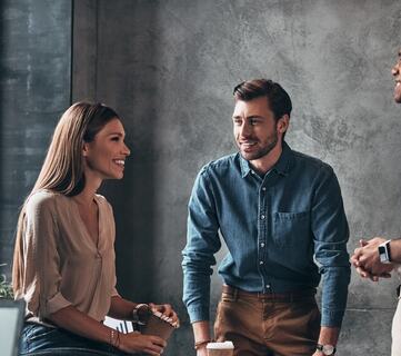 1.	Engasjement bygges i arbeidshverdagen,  ikke i pauserommet. Når jobben gir mening og mestring, tåler mennesker mer press. (Foto: Istock.com)