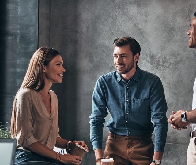 1. Engasjement bygges i arbeidshverdagen, ikke i pauserommet. Når jobben gir mening og mestring, tåler mennesker mer press. (Foto: Istock.com) 1. Engasjement bygges i arbeidshverdagen, ikke i pauserommet. Når jobben gir mening og mestring, tåler mennesker mer press. (Foto: Istock.com)
