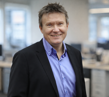 Ståle Lindblad : Kunstig intelligens skaper først verdi når ledergruppen tar eierskap til prioriteringer, arbeidsprosesser og kultur, ikke når nye verktøy innføres uten tydelig styring. Ståle Lindblad : Kunstig intelligens skaper først verdi når ledergruppen tar eierskap til prioriteringer, arbeidsprosesser og kultur, ikke når nye verktøy innføres uten tydelig styring.