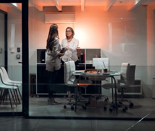 Kultur formes ikke av beslutninger alene. Den formes av hvordan ledelsen håndterer motstand, frykt og behovet for mening i praksis. (Foto: Istock.com) Kultur formes ikke av beslutninger alene. Den formes av hvordan ledelsen håndterer motstand, frykt og behovet for mening i praksis. (Foto: Istock.com)