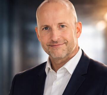 Ragnar Haug: Tverrfaglige team skaper ikke fremdrift av seg selv. Uten tydelig mandat og beslutningsansvar blir dialog en erstatning for valg, og ledelsen trekker seg gradvis tilbake. Ragnar Haug: Tverrfaglige team skaper ikke fremdrift av seg selv. Uten tydelig mandat og beslutningsansvar blir dialog en erstatning for valg, og ledelsen trekker seg gradvis tilbake.