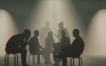 Stemningen i rommet påvirker beslutningskvalitet, relasjoner og gjennomføring, lenge før det blir synlig i resultatene. (Foto: Istock.com) Stemningen i rommet påvirker beslutningskvalitet, relasjoner og gjennomføring, lenge før det blir synlig i resultatene. (Foto: Istock.com)