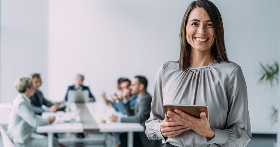 Psykososialt arbeidsmiljø formes ikke av intensjoner, men av prioriteringer, krav og støtte i hverdagen. Ledelse kan være både risikofaktor og vern. (Foto: Istock.com)