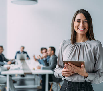 Psykososialt arbeidsmiljø formes ikke av intensjoner, men av prioriteringer, krav og støtte i hverdagen. Ledelse kan være både risikofaktor og vern. (Foto: Istock.com)