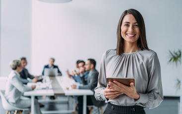 Psykososialt arbeidsmiljø formes ikke av intensjoner, men av prioriteringer, krav og støtte i hverdagen. Ledelse kan være både risikofaktor og vern. (Foto: Istock.com)