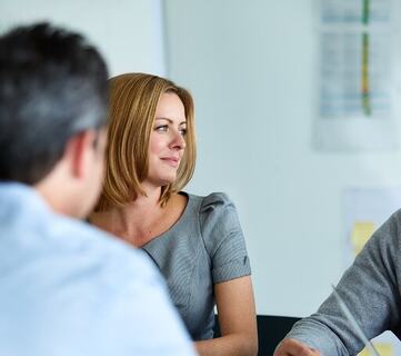 Styret ser tallene i rapportene. Likevel avgjøres virksomhetens fremtid ofte et helt annet sted – i mennesker, gjennomføring og hva som faktisk skjer i organisasjonen fra dag til dag. (Foto: Istock.com)