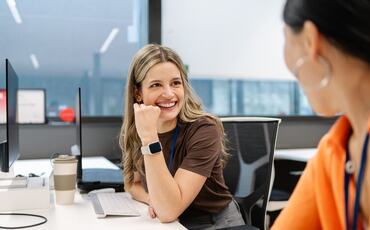Kultur endres sjelden gjennom verdiplakater eller kampanjer. Den formes av hva ledere faktisk gjør i møter, beslutninger og prioriteringer hver eneste dag. (Foto: Istock.com) Kultur endres sjelden gjennom verdiplakater eller kampanjer. Den formes av hva ledere faktisk gjør i møter, beslutninger og prioriteringer hver eneste dag. (Foto: Istock.com)