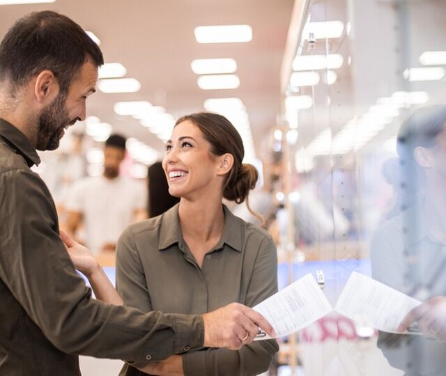 God kundeservice handler ikke om å levere det kunden ber om – men om å forstå hva kunden faktisk trenger, og gi ansatte rom til å løse det i praksis. (Foto: Istock.com) God kundeservice handler ikke om å levere det kunden ber om – men om å forstå hva kunden faktisk trenger, og gi ansatte rom til å løse det i praksis. (Foto: Istock.com)