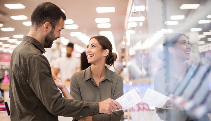 God kundeservice handler ikke om å levere det kunden ber om – men om å forstå hva kunden faktisk trenger, og gi ansatte rom til å løse det i praksis. (Foto: Istock.com)