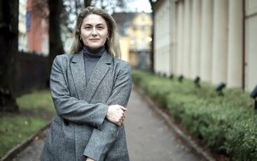 De viktigste beslutningene formes ikke av hvem som snakker mest, men av hvem som aldri får slippe til. (Foto: KEWfoto)