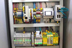 – Alle våre produkter får sporbarhet på individnivå. Et kontrollskap må ha eget DPP, det må også alle komponent som inngår, sier Jon Kåre Solås i Phoenix Contact. Digtale Produktpass