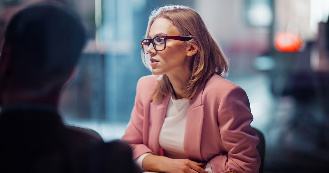 Presise ledere skiller mellom det som faktisk skjer, og det de selv legger til i tolkningen. (Foto: iStock)