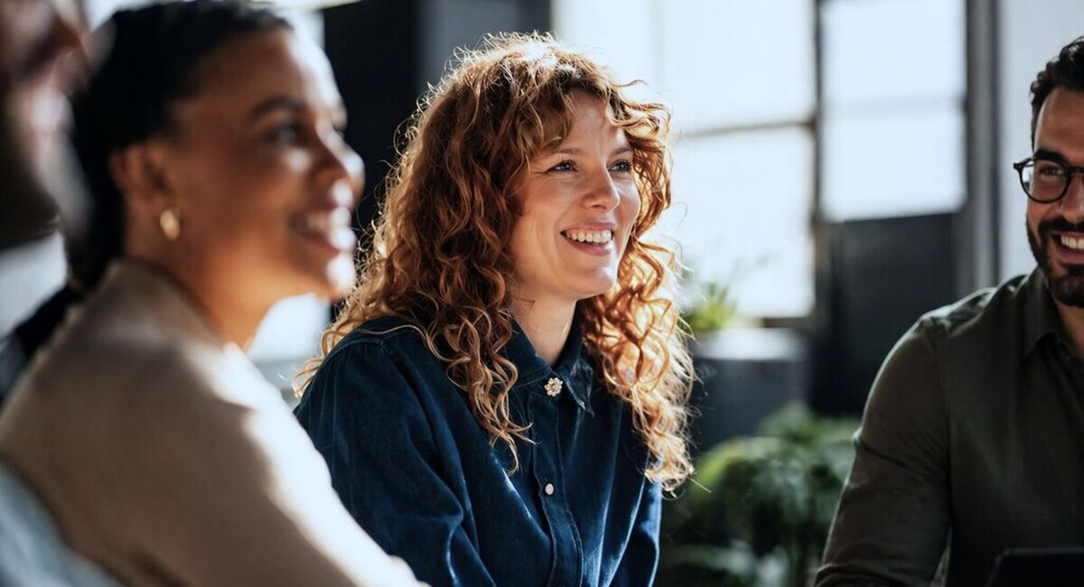 Når ledere ser og løfter de minst synlige, styrkes både samhandling, prestasjon og kultur – ofte mer enn gjennom strategi og struktur alene. (Foto: istovk.com)