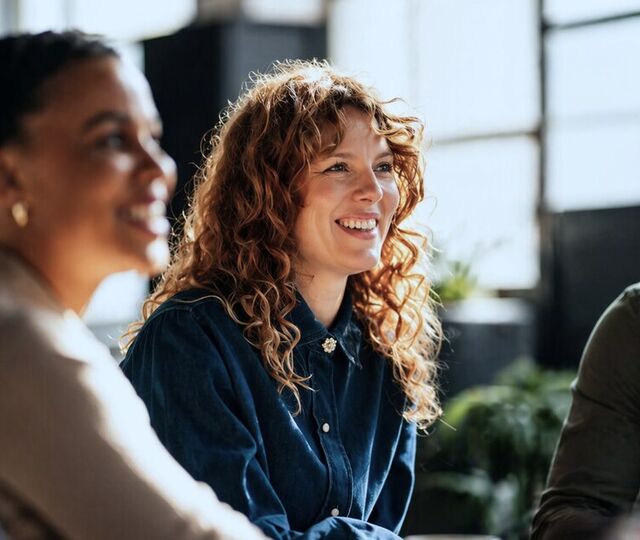 Når ledere ser og løfter de minst synlige, styrkes både samhandling, prestasjon og kultur – ofte mer enn gjennom strategi og struktur alene. (Foto: istovk.com)