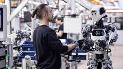 Mercedes-Benz bruker humanoid robot i produksjonen