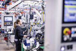 Mercedes-Benz bruker humanoid robot i produksjonen