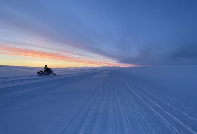 På bilde: Skuterløyper over Ordo. Foto: GN