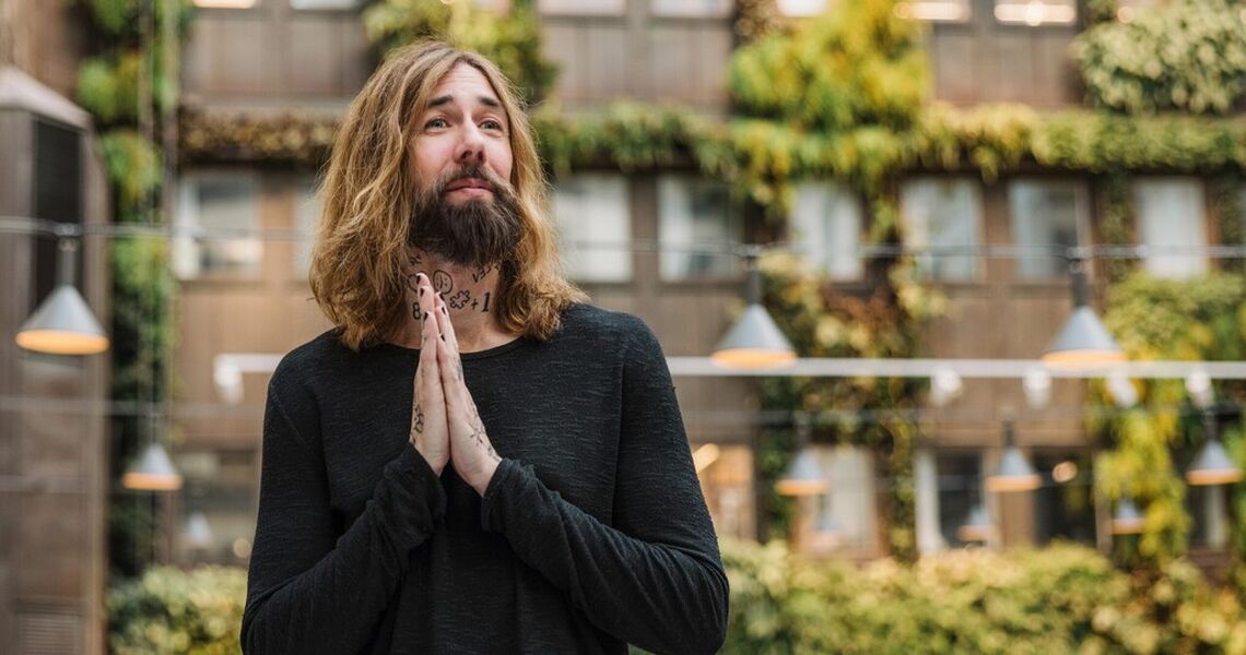 Micael Dahlen mener opplevelsen av mening og tilhørighet ikke er et trivselstiltak, men en avgjørende driver for prestasjon, lojalitet og resultater. ( foto: Juliana Wolf Garcindo)