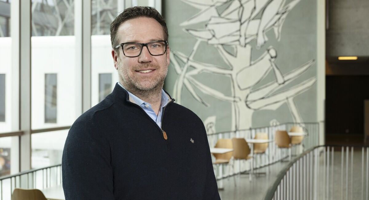 Alf Astrup mener kontoret ikke lenger er en selvfølge – men et ledervalg som avgjør samspill, kultur og prestasjon. (Foto: Technopolis) Alf Astrup mener kontoret ikke lenger er en selvfølge – men et ledervalg som avgjør samspill, kultur og prestasjon. (Foto: Technopolis)
