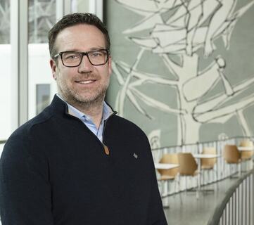 Alf Astrup mener kontoret ikke lenger er en selvfølge – men et ledervalg som avgjør samspill, kultur og prestasjon. (Foto: Technopolis)