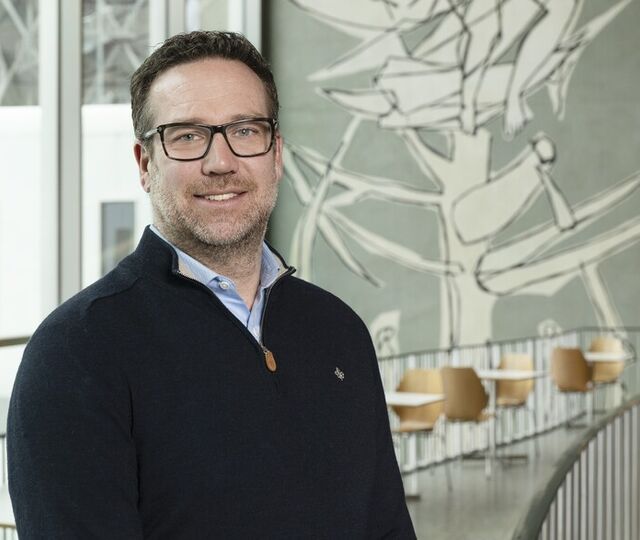 Alf Astrup mener kontoret ikke lenger er en selvfølge – men et ledervalg som avgjør samspill, kultur og prestasjon. (Foto: Technopolis)
